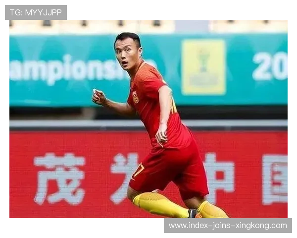 中超主帅怒拍桌子：队员太散漫