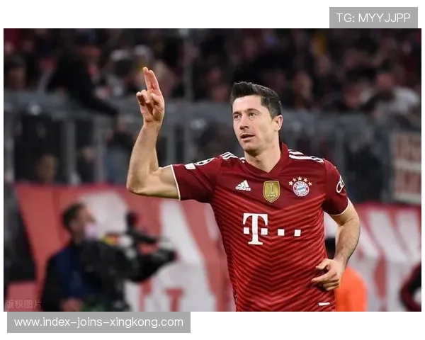 拜仁莱万回传助攻队友禁区内补射斩获进球：默契与机遇在禁区内的致胜解码