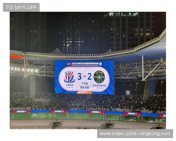 上海申花拉唐边路突破成功吸引犯规，展现精湛技艺与战术智慧